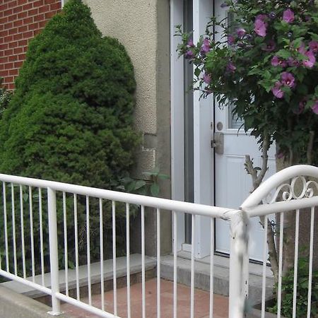 Dovercourt Village Mews Торонто Екстериор снимка