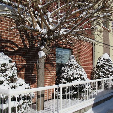 Dovercourt Village Mews Торонто Екстериор снимка