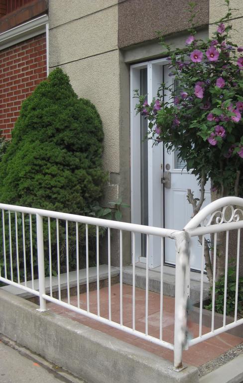 Dovercourt Village Mews Торонто Екстериор снимка