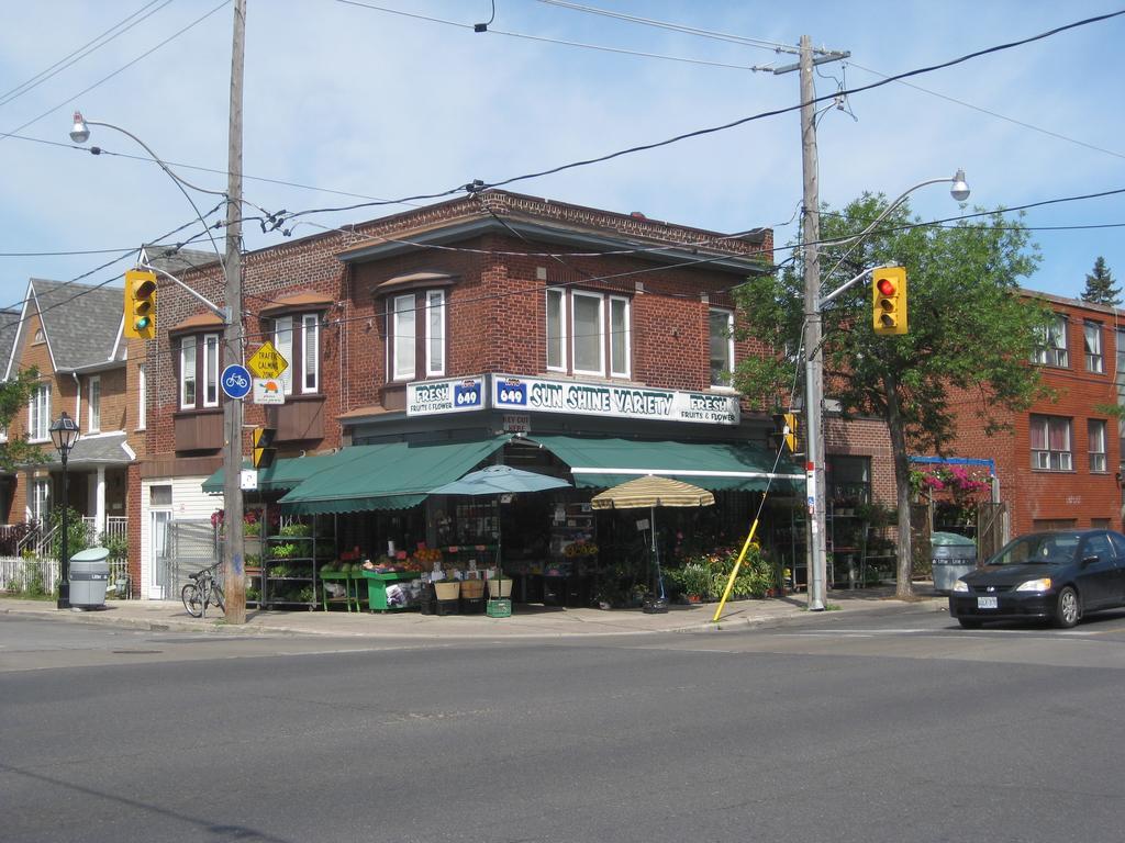 Dovercourt Village Mews Торонто Екстериор снимка