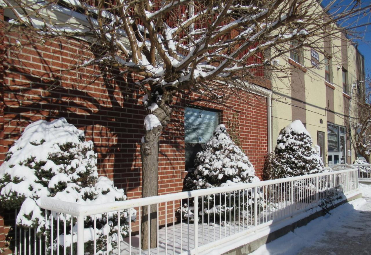 Dovercourt Village Mews Торонто Екстериор снимка