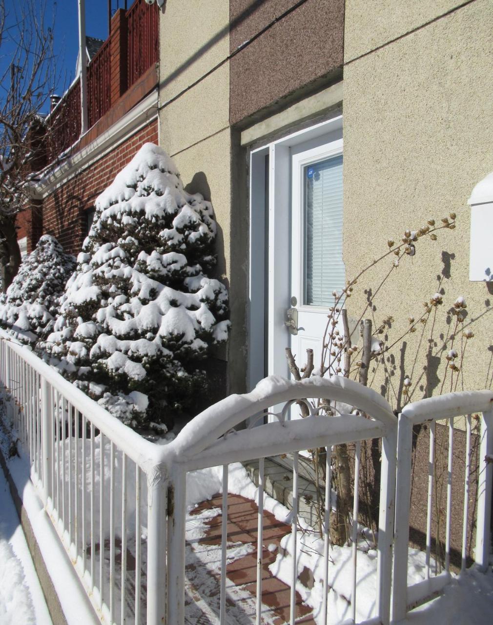 Dovercourt Village Mews Торонто Екстериор снимка